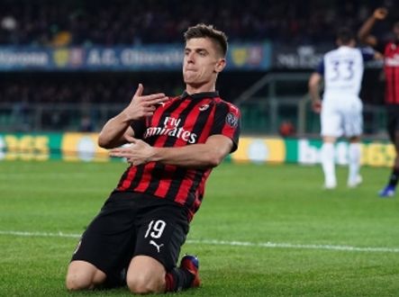 Typická oslava gólu v podání Piątka, dočká se i v neděli?