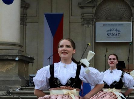 Karolína při jednom z vystoupení 