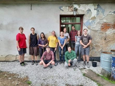 Skauti si sami rekonstruují skautskou klubovnu