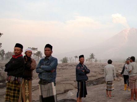 Obyvatelé přilehlé vesnice