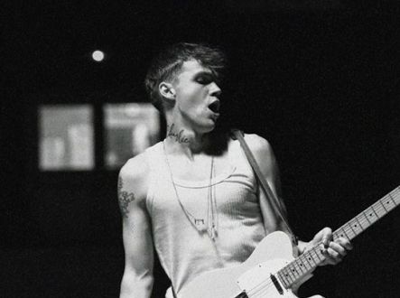 Foto z natáčení videoklipu Boys Don&#039;t Cry 