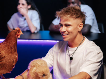 Dylan Page v reality show Inside.