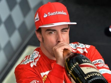 Slavící Fernando Alonso ještě v barvách Ferrari