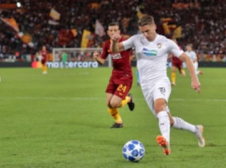 Plzeňský záložník Jan Kovařík v zápase proti AS Řím
