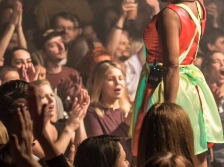 Tonya Graves odchází po 16 letech od Monkey Business.