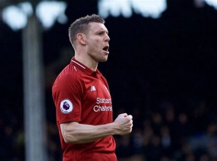 James Milner se raduje z proměněné penalty