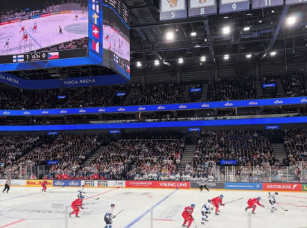 Čeští hokejisté v červené sadě dresů proti Finsku