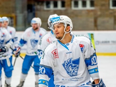 Olomoučtí hokejisté po zápase s ostravskými univerzitními bruslaři z Vítkovic