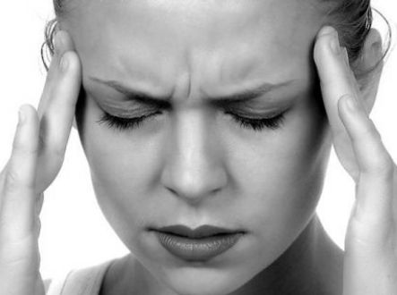 Migréna se vyznačuje úpornou bolestí hlavy