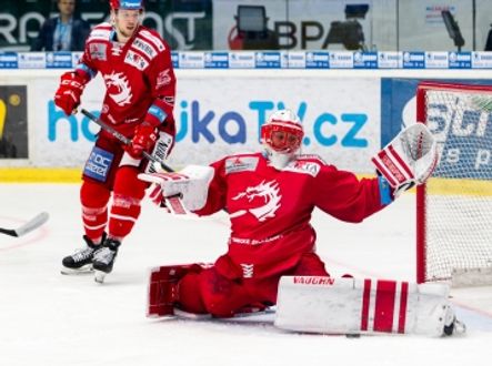 Brankář Třince Šimon Hrubec