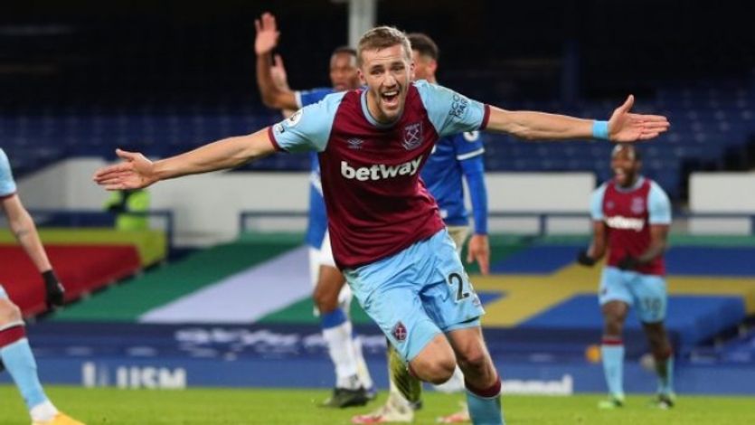 Tomáš Souček oslavuje gól proti Evertonu.