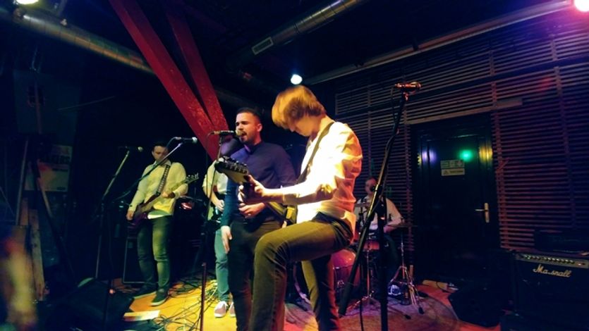 Kapela Emplane během koncertu