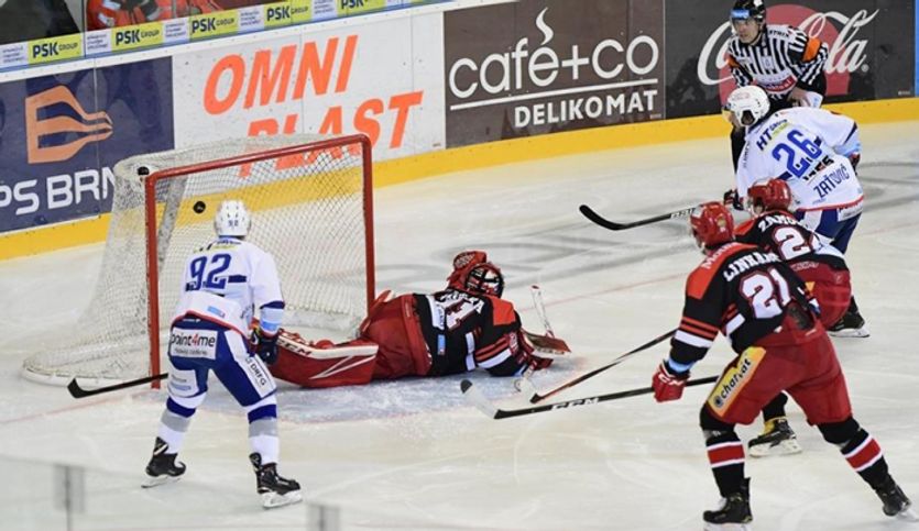 Martin Zaťovič při vstřelení první branky zápasu