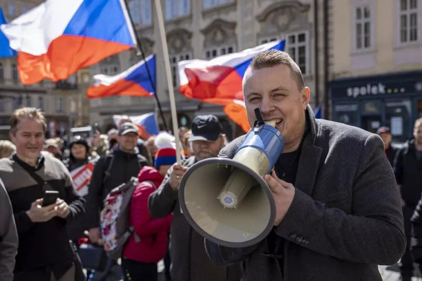 Jindřich Rajchl ve víru demonstrace