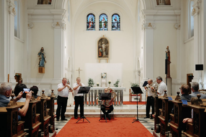 Momentka z oslav v místním kostele Urbana 5. září
