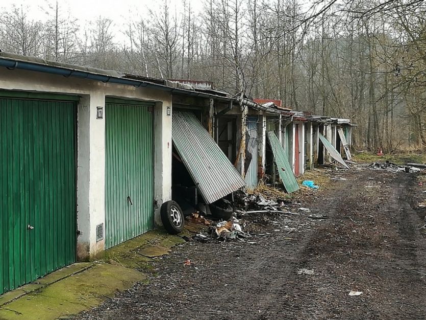 Část garážového komplexu poblíž Jižního lomu