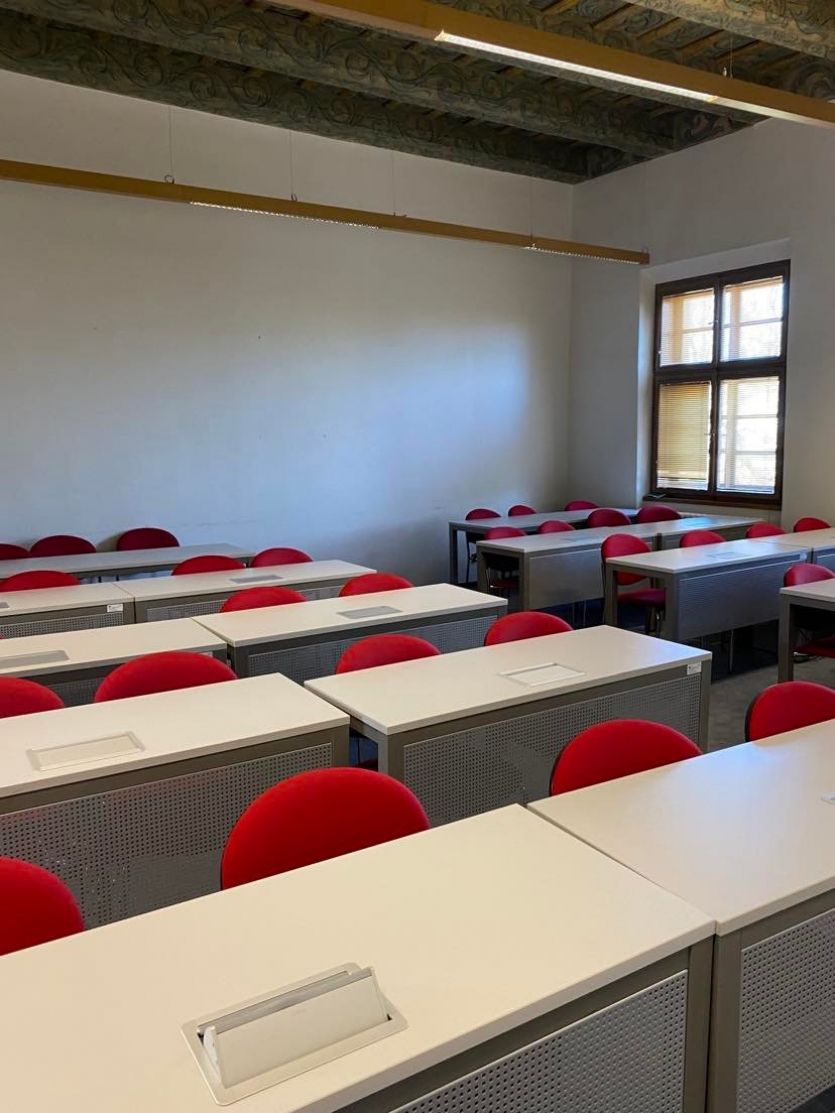 Prázdné učebny čekají na ukrajinské studenty