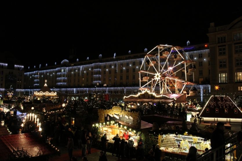 Vánoční trhy na drážďanském Striezelmarktu