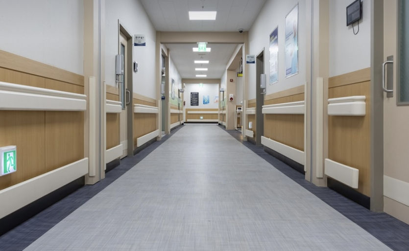 Znovu se vrátil záškrt, přibývá i lidí nakažených černým kašlem.