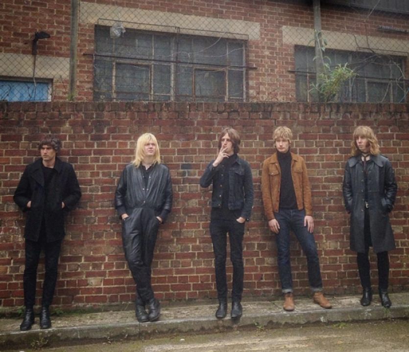 Nekonvenční kapela TOY