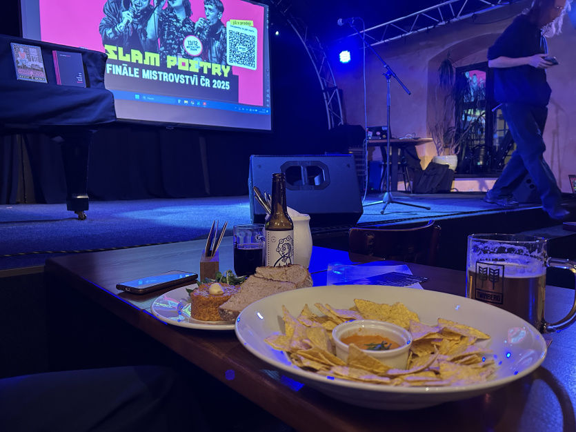 Slam poetry kvalifikace v Jazz Tibet Clubu