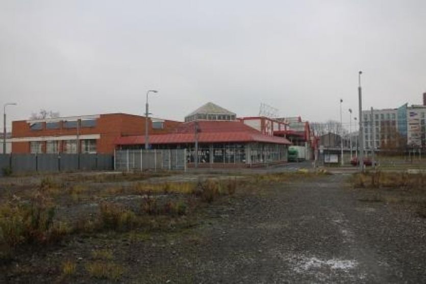 Budova bávalého hobbymarketu Bauhaus