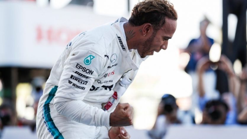 Lewis Hamilton slaví v Japonsku a má blízko k pátému titulu