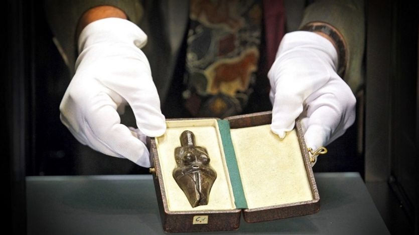 Soška vyžaduje zacházení v rukavičkách