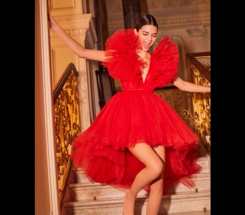 Kendall Jenner v ikonických šatech z kolekce