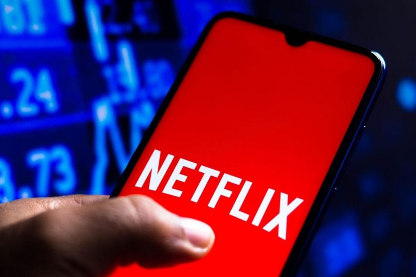 Smartphone s logem společnosti Netflix