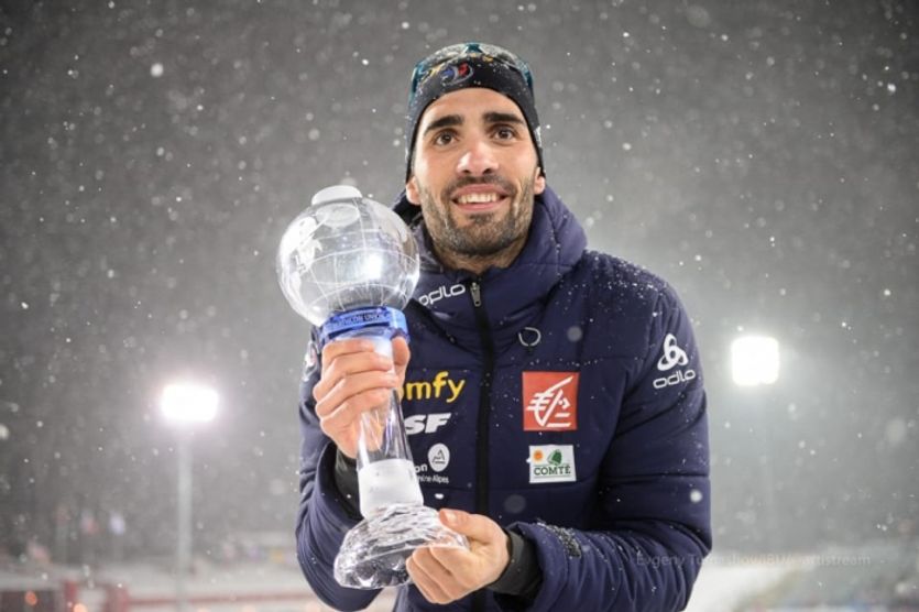 Martin Fourcade oslavuje zisk malého glóbu