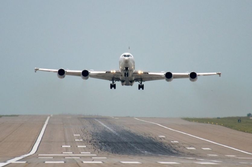 E-6B Mercury při přistání 