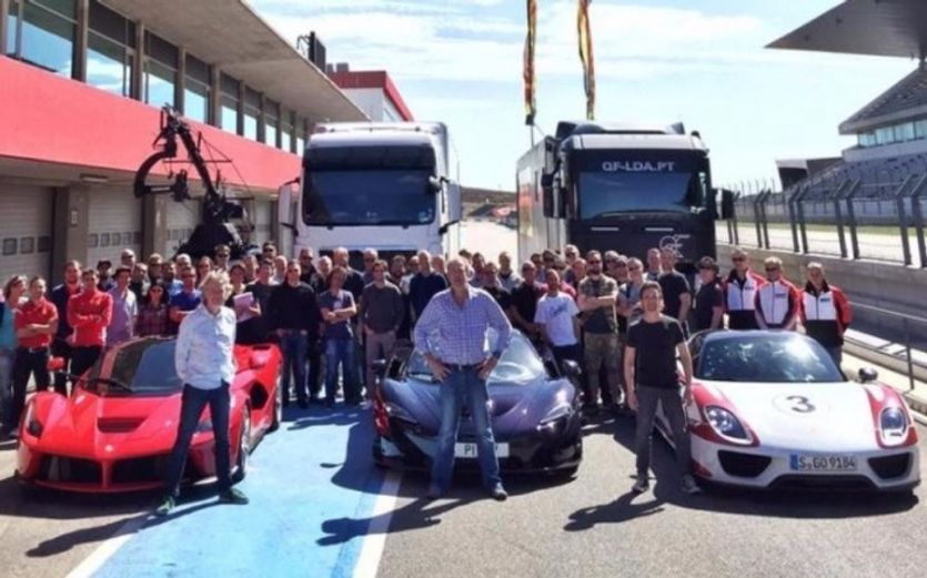 Takzvaná "svatá trojice" s natáčecím štábem, při točení prvního dílu nové show.