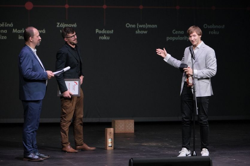 Kluci z Prahy si přebírají cenu