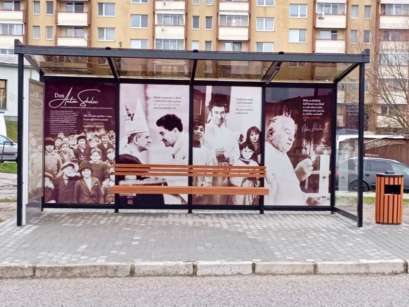 Zastávka Antona Srholce ve Skalici