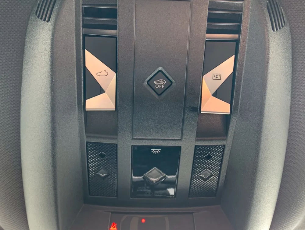 DS AUTOMOBILE DS7 SUNROOF - PRG Motors Ltd