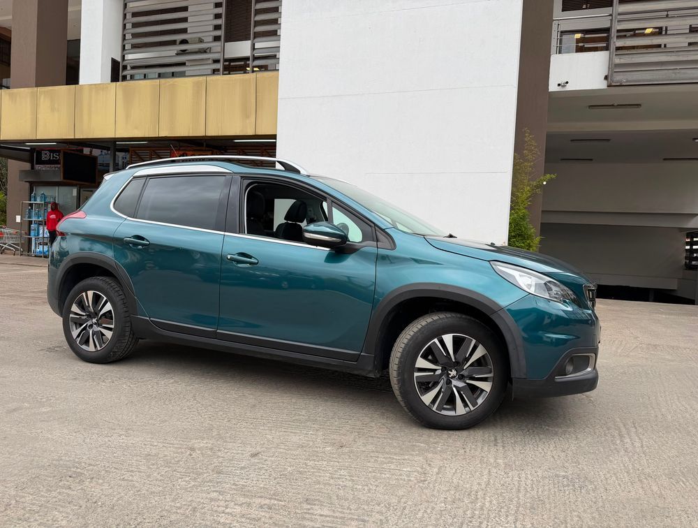 PEUGEOT 2008 ALLURE MOONROOF