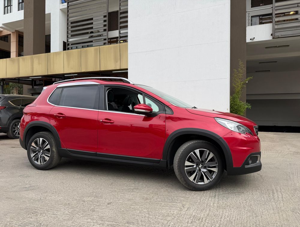 PEUGEOT 2008 ALLURE MOONROOF