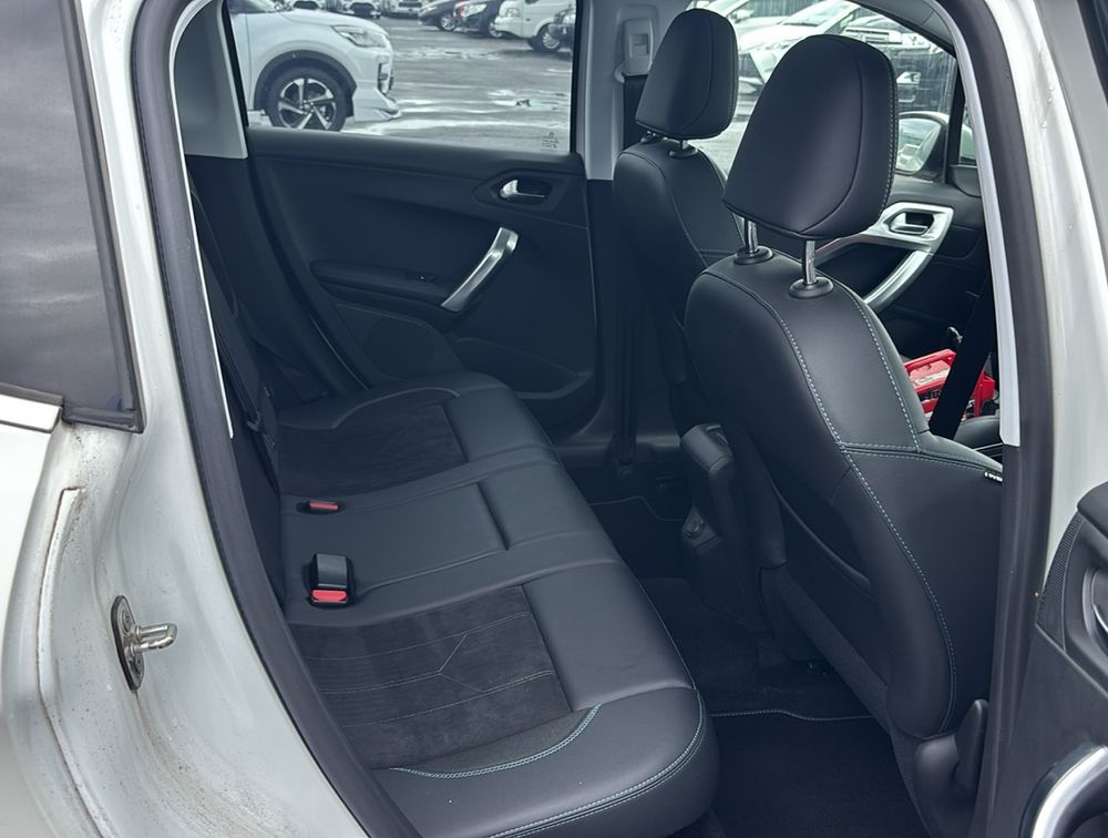 PEUGEOT 2008 CROSSCITY MOONROOF - PRG Motors Ltd