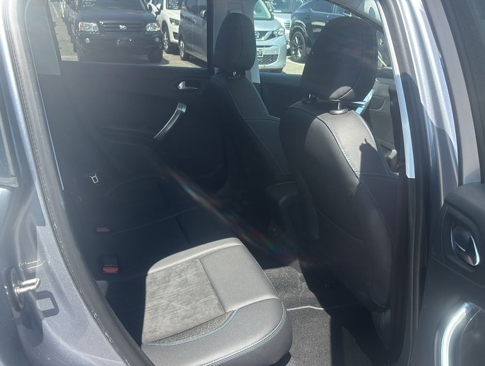 PEUGEOT 2008 CROSSCITY MOONROOF - PRG Motors Ltd