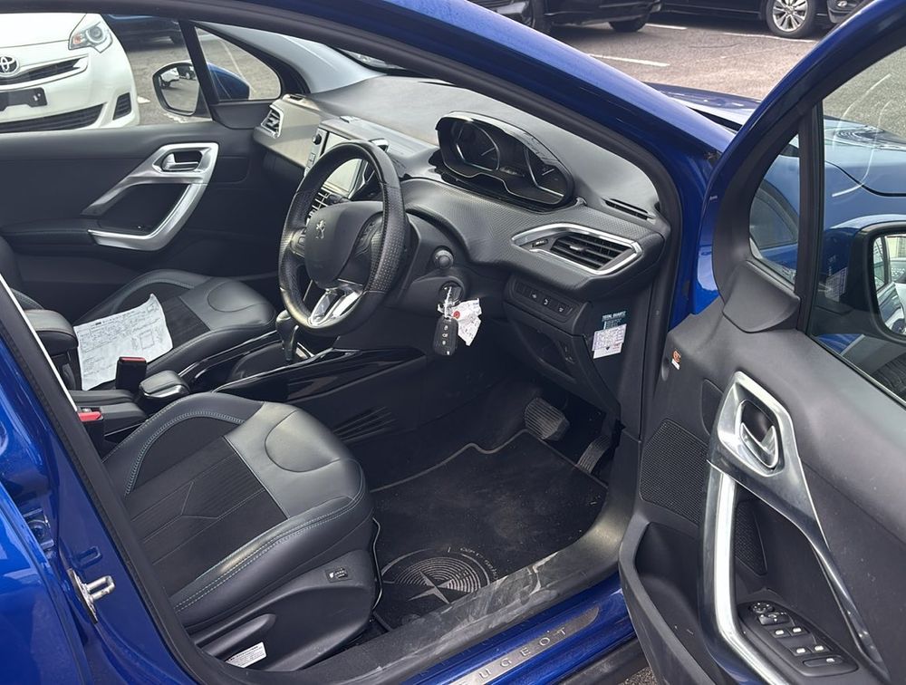 PEUGEOT 2008 CROSSCITY MOONROOF - PRG Motors Ltd