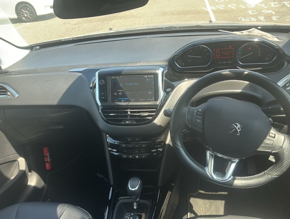 PEUGEOT 2008 CROSSCITY MOONROOF - PRG Motors Ltd