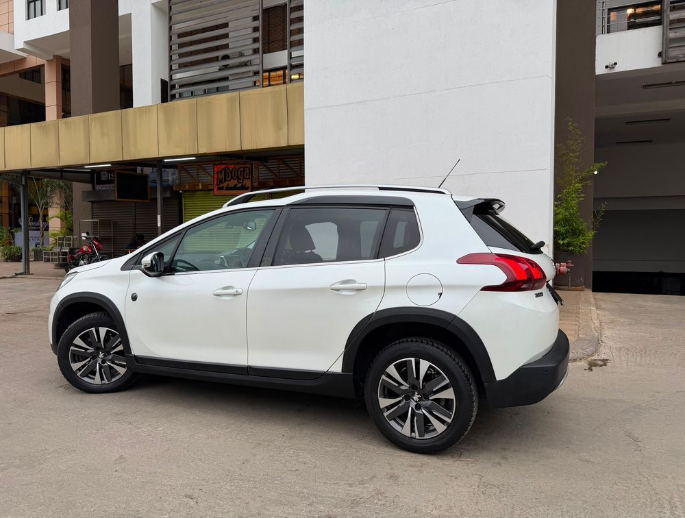 PEUGEOT 2008 CROSSCITY MOONROOF - PRG Motors Ltd