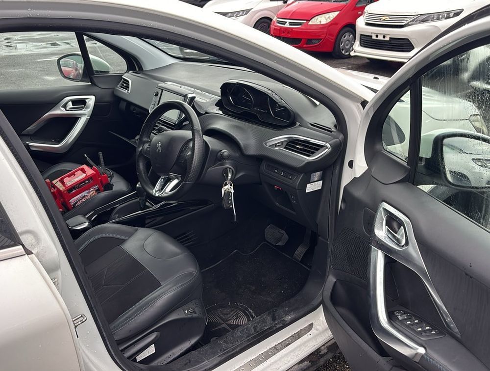 PEUGEOT 2008 CROSSCITY MOONROOF - PRG Motors Ltd