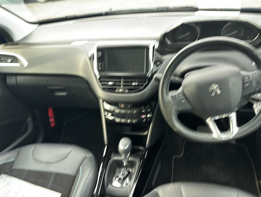 PEUGEOT 2008 CROSSCITY MOONROOF - PRG Motors Ltd