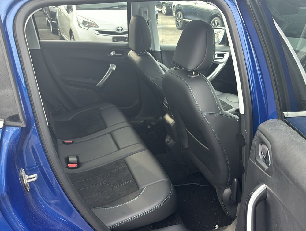 PEUGEOT 2008 CROSSCITY MOONROOF - PRG Motors Ltd