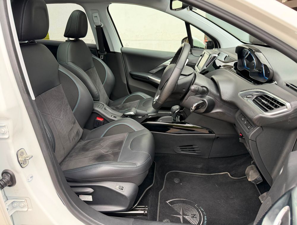 PEUGEOT 2008 CROSSCITY MOONROOF - PRG Motors Ltd