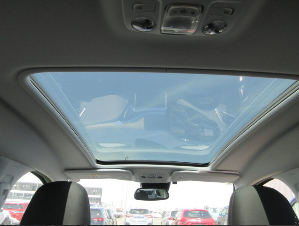 PEUGEOT 2008 CROSSCITY MOONROOF - PRG Motors Ltd