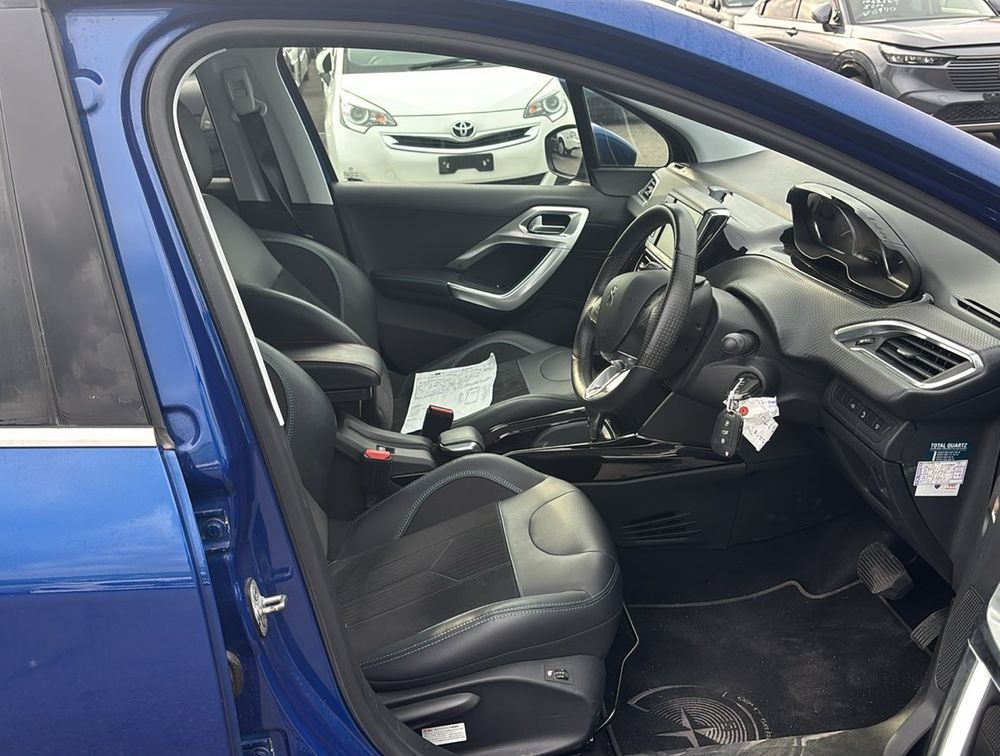 PEUGEOT 2008 CROSSCITY MOONROOF - PRG Motors Ltd