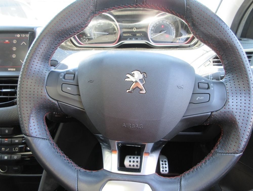 PEUGEOT 2008 GTLINE BLACKPACK MOONROOF - PRG Motors Ltd